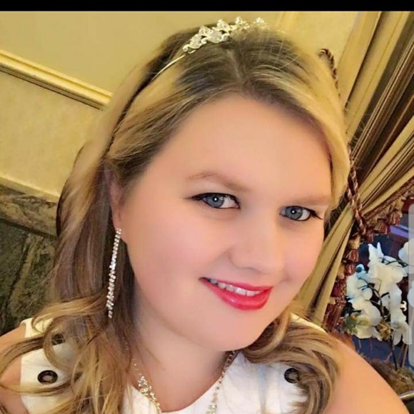 Meet your Posher, Eliza - Picture 1 of 1